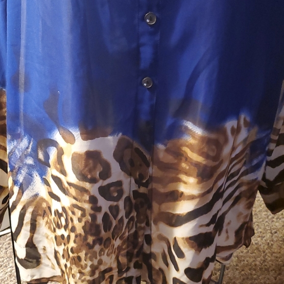 🐆Striking Animal print  tunic - Picture 4 of 6